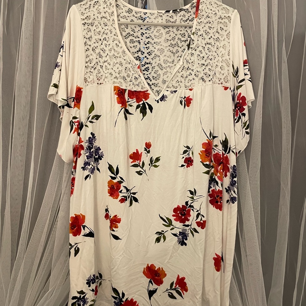 Torrid White Floral Lace Tunic Top